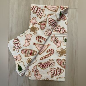Opalhouse Gingerbread Christmas Cookies Oversized Hanging Loop Kitchen Towel